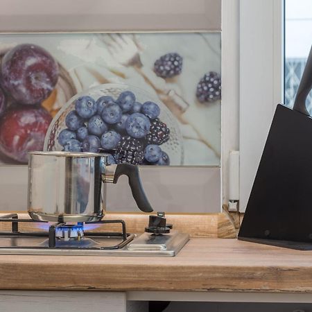 Central Stylish & Cozy One Bedroom Apartment - Adela Accommodation - Ideal For Long Stays 부쿠레슈티 외부 사진