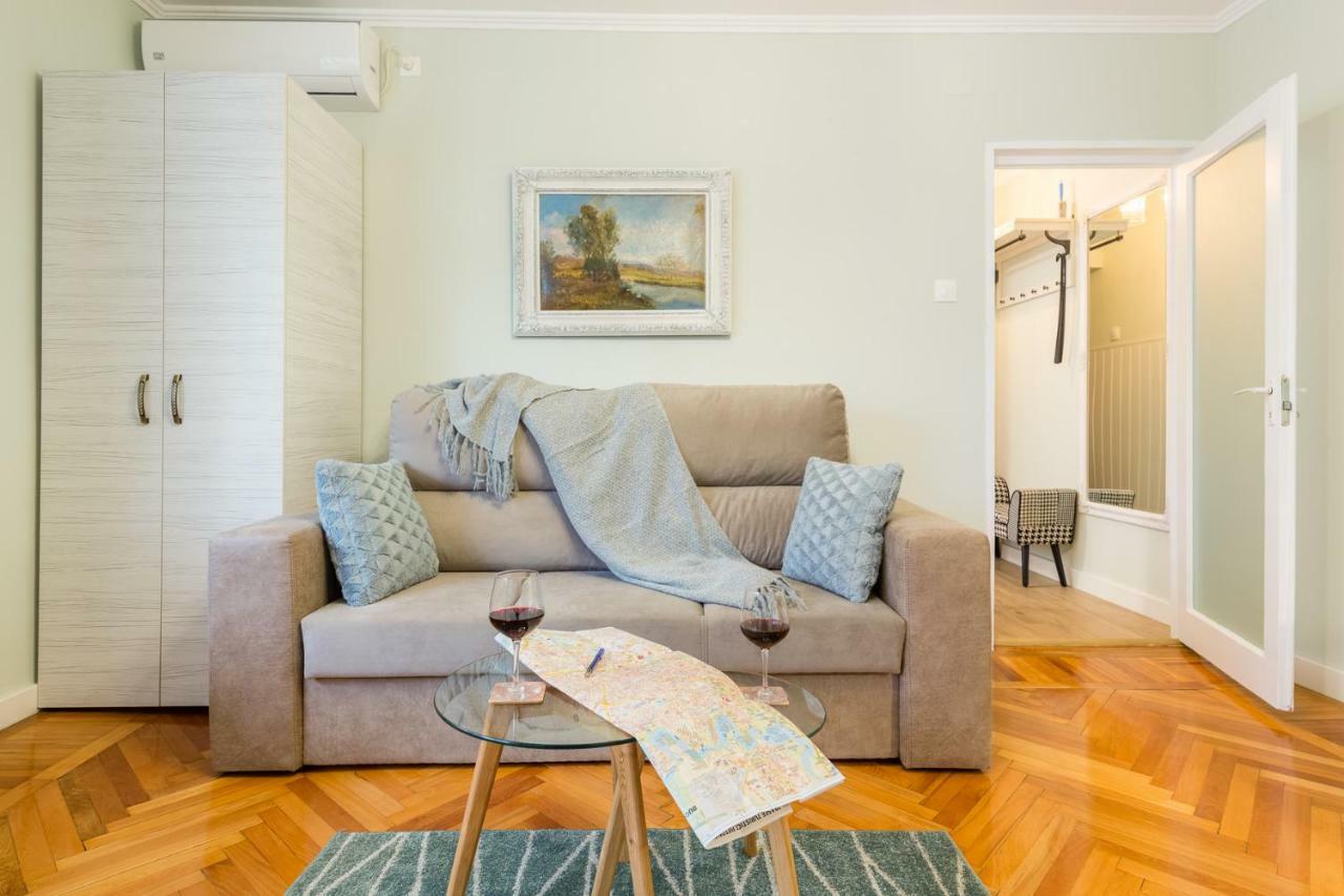 Central Stylish & Cozy One Bedroom Apartment - Adela Accommodation - Ideal For Long Stays 부쿠레슈티 외부 사진