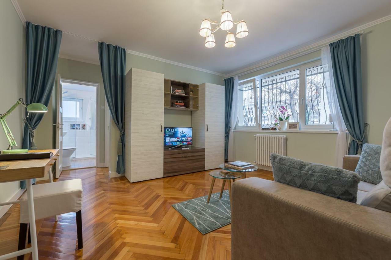 Central Stylish & Cozy One Bedroom Apartment - Adela Accommodation - Ideal For Long Stays 부쿠레슈티 외부 사진